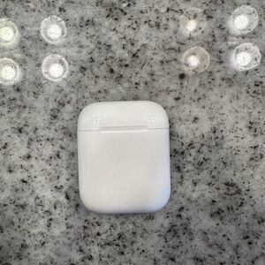 Apple Gen 2 AirPods